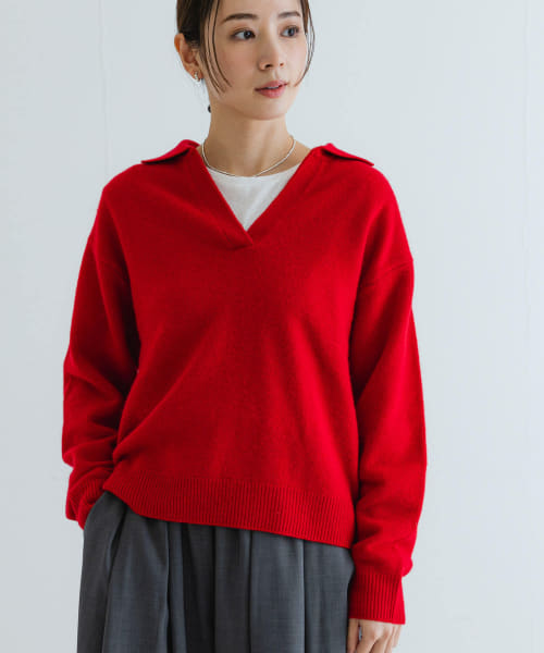 カシミヤ混強縮キーネックニットプルオーバー