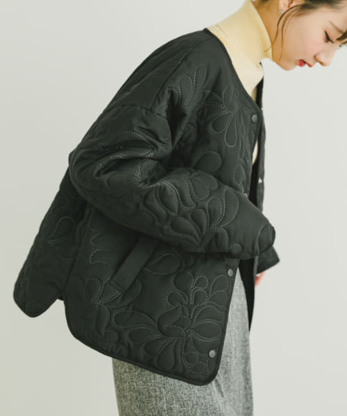 ノーカラー刺繍ブルゾン