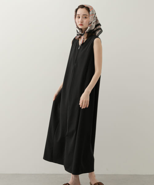 ZIPVネックカットワンピース