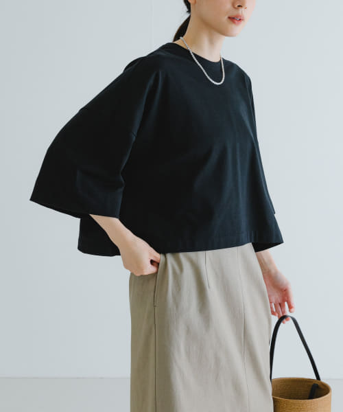 ショート丈ハーフスリーブカットソー