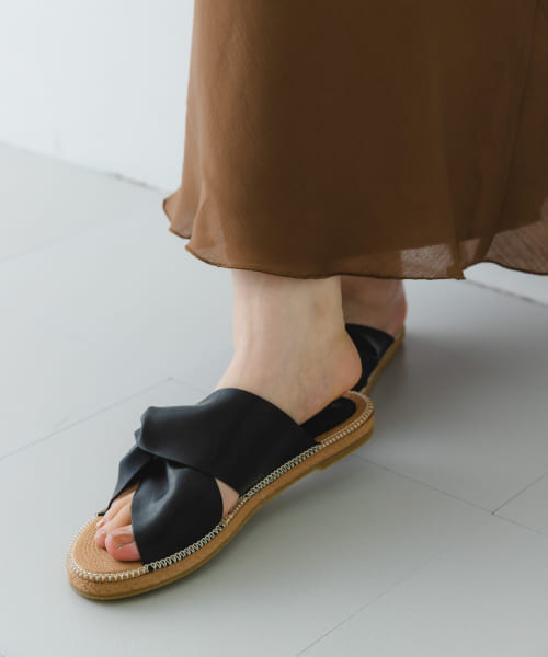 TOMASA ひねりクロスサンダル
