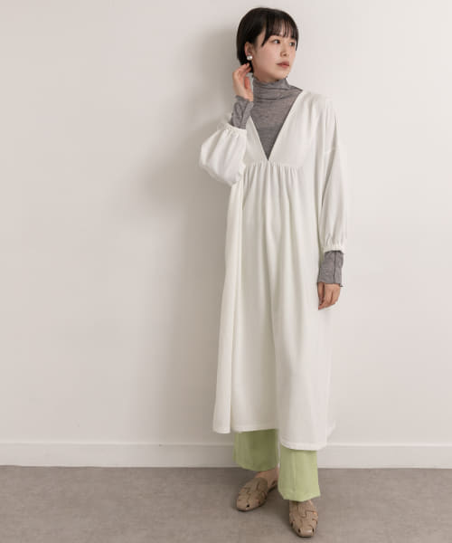 Audrey and John Wad　Deep Vneck Long-Sleeve Long PO