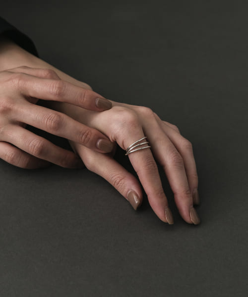SMELLY so’　narrow line ring