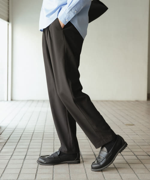 ダブルタックテーパードパンツ