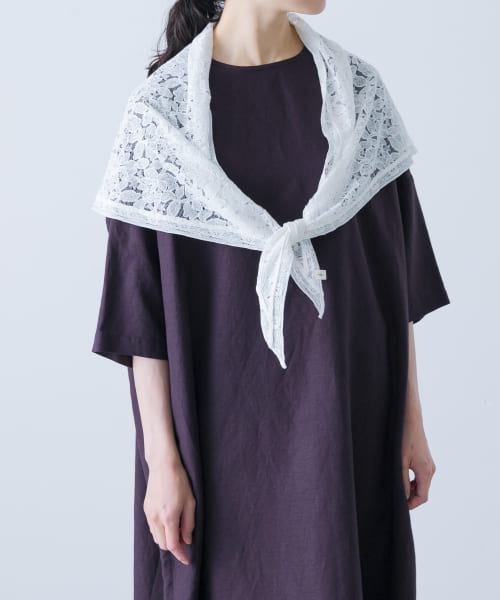 SOIL　LACE TRIANGLE STOLE