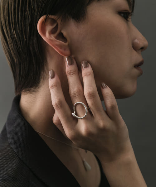 SMELLY so’　loosely circle ring