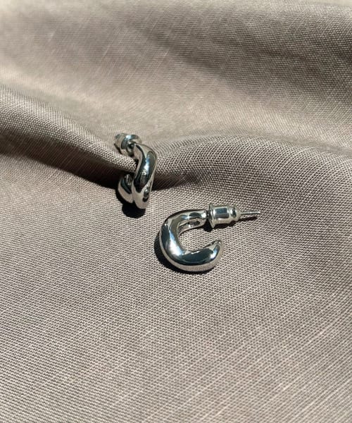 プランプメタルピアス