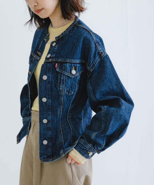 Levi’s　SCULPTED TRUCKER