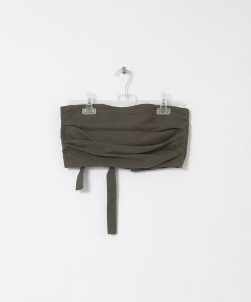 belt bare top