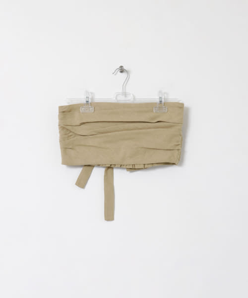 belt bare top