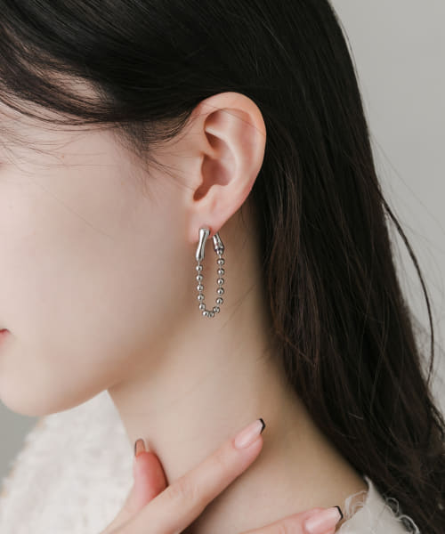 ボールチェーンピアス